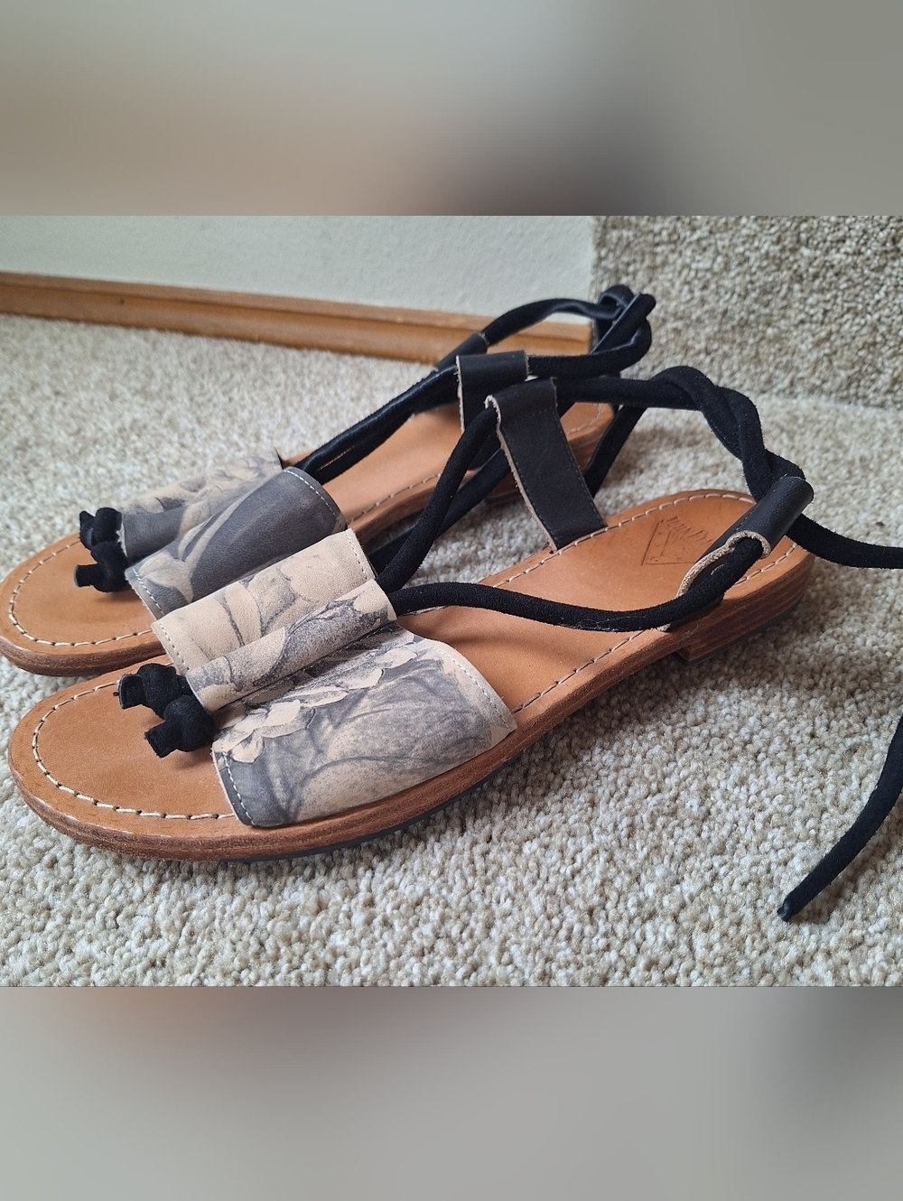 John Fluevog Limpopo Floral Tie Up Sandals  Gray Black Leather  Womens 11 Peru